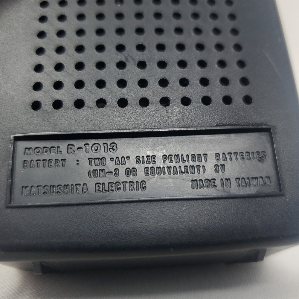 Vintage Panasonic AM Radio Portable Handheld Model R-1013 Untested Retro - Picture 4 of 15